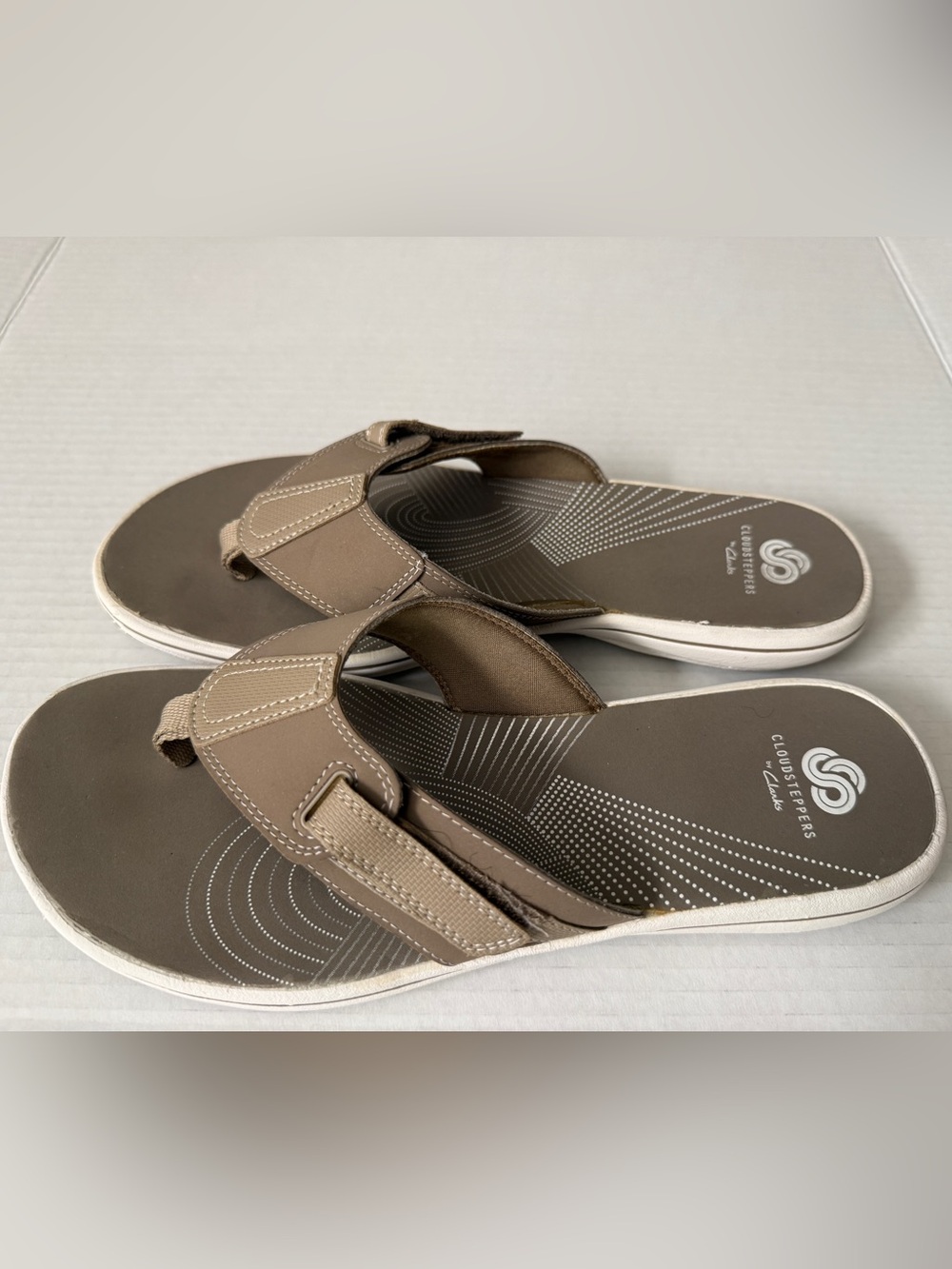 Clarks Cloudsteppers Breeze Sea Thong Sandals Taupe Flip Flops Women's Size 10M